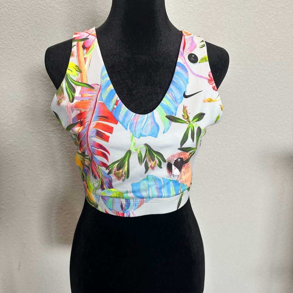 NWTO Nike sports bra